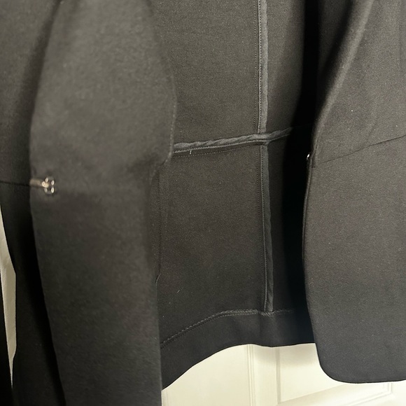 Quince | Black Women’s Ultra Stretch Ponte Blazer - Picture 4 of 9